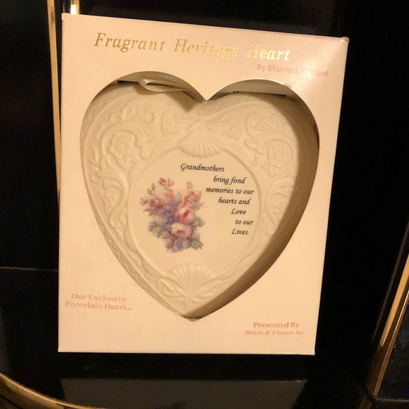 Special Porcelain Heritage Heart “Grandmother”. - Picture 5 of 7